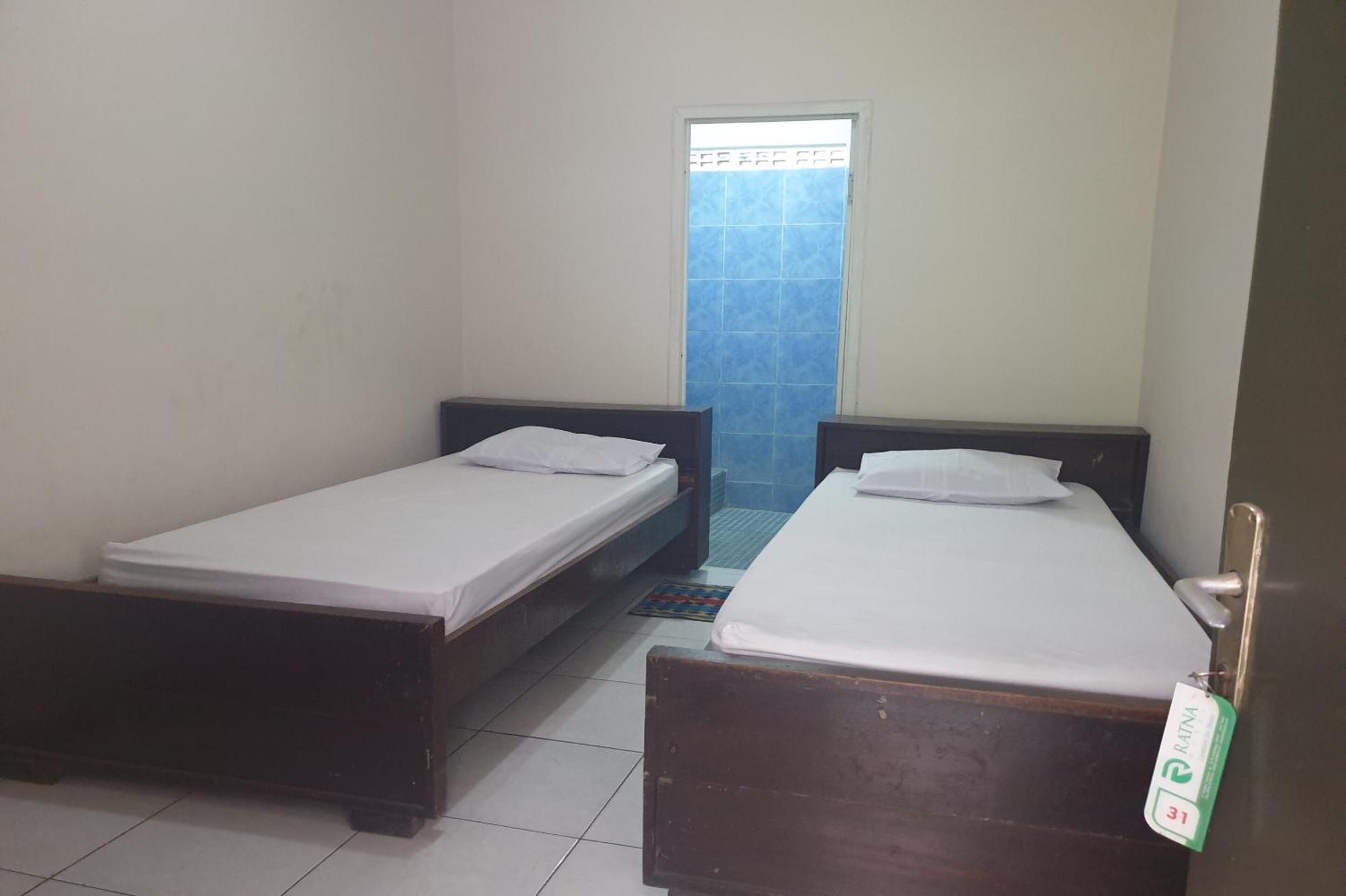 Oyo Life 2090 Ratna Backpacker Syariah Ξενοδοχείο Probolinggo Εξωτερικό φωτογραφία