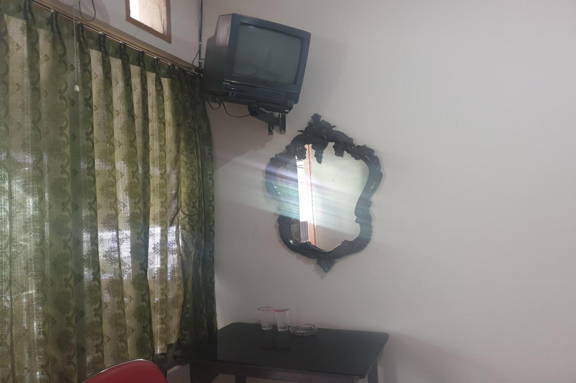 Oyo Life 2090 Ratna Backpacker Syariah Ξενοδοχείο Probolinggo Εξωτερικό φωτογραφία